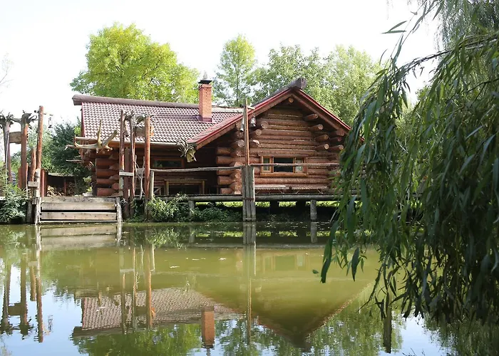 Vedmezha Berloga Hotel *